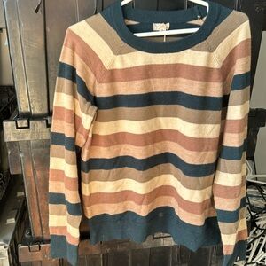 Hem and thread stripe sweater
